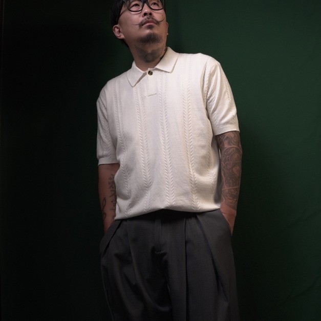 親膚麻花POLO衫/ The Cable Knit Polo: A Refined Essential