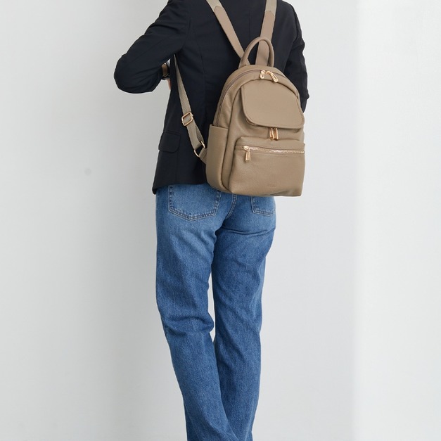 【官網開幕祭｜即時出貨】日本 FIRANO 職人感輕量 5 口袋皮質後背包 302615 (氣質灰 GRAY)