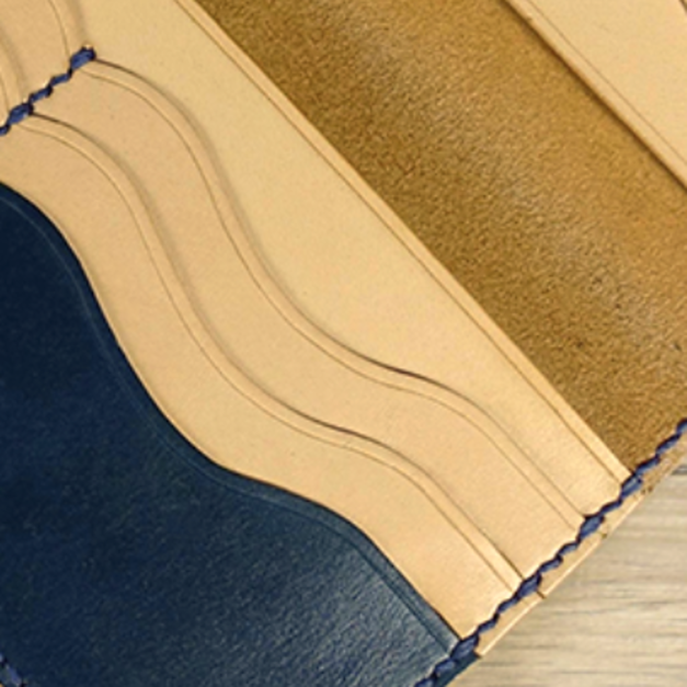 曲線型卡片結構