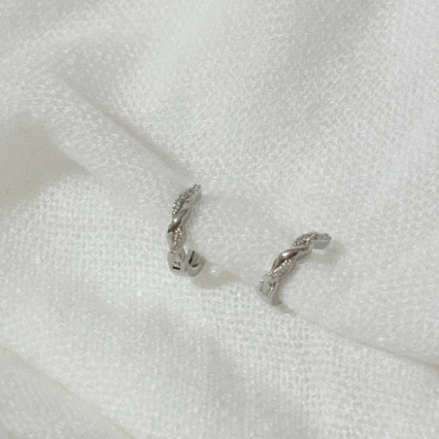 簡約鑲鑽耳扣式耳環