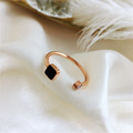 玫瑰金色女黑色幾何方塊開口簡約鈦鋼指環戒指_1