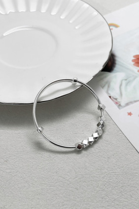 999足銀｜幾何菱格球小孩伸縮手環 b91393A