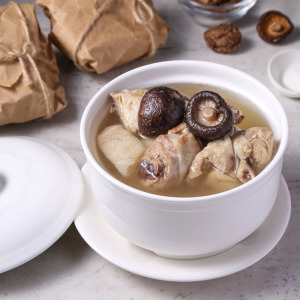 竹笙香菇雞湯