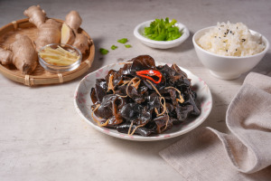 醋溜薑絲拌木耳