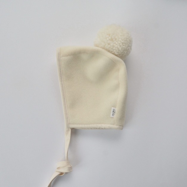 Bla blo snowflake bonnet 雪白球球帽 (無帽簷）