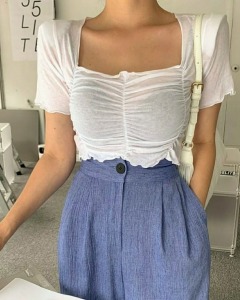 超顯瘦顯胸方領短版皺褶上衣