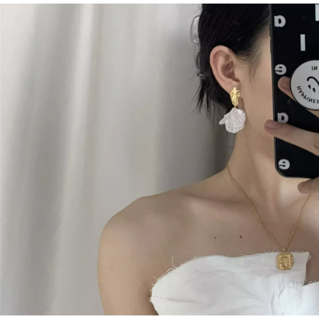 飾品♡M10氣質白色花瓣耳環