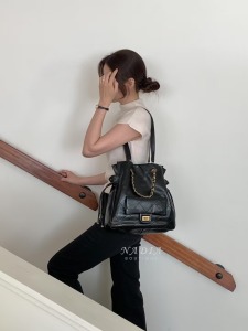 新品J11♢Milano真皮菱格鍊帶肩背包