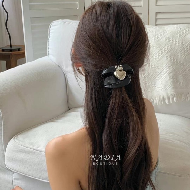 飾品♡Luna Heart Scrunchie 銀心皮革髮圈