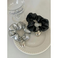 飾品♡Luna Heart Scrunchie 銀心皮革髮圈_2
