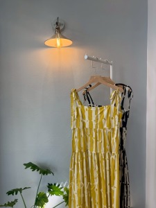 新品現貨♢ 法式手繪感印花綁帶洋裝