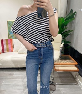 新品現貨♢經典法式斜肩條紋上衣