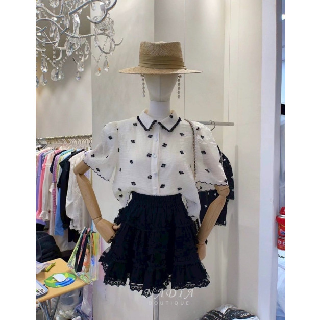 新品現貨♢法式刺繡小花襯衫