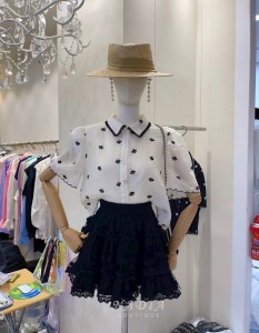 新品現貨♢法式刺繡小花襯衫