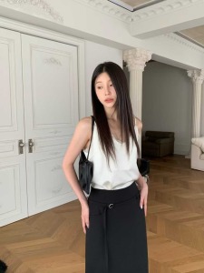 新品 ❘ 光澤滑布蕾絲背心