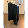 新品｜柔霧皮革感長裙_9