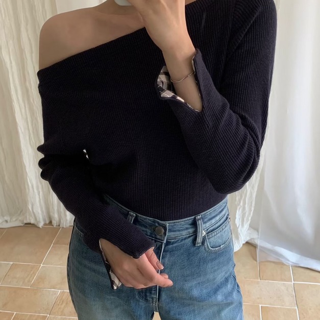 新品｜格紋袖口一字領針織上衣