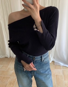 新品｜格紋袖口一字領針織上衣