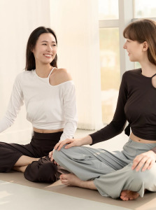 美肩隨性輕盈上衣 3色