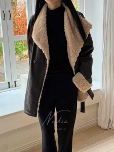 新品爆款｜羊羔毛翻領仿皮外套 2色