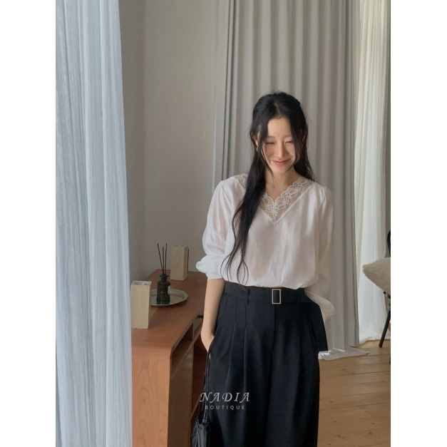 新品｜精緻蕾絲V領氣質上衣 2色