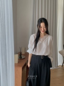 新品｜精緻蕾絲V領氣質上衣 2色
