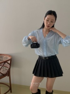 新品必買｜法式蕾絲V領氣質襯衫 2色