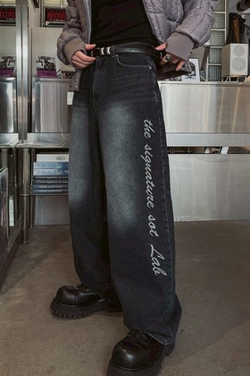 水洗側字刺繡廓形牛仔褲