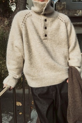 半鈕扣高領插肩線造型羊毛針織上衣