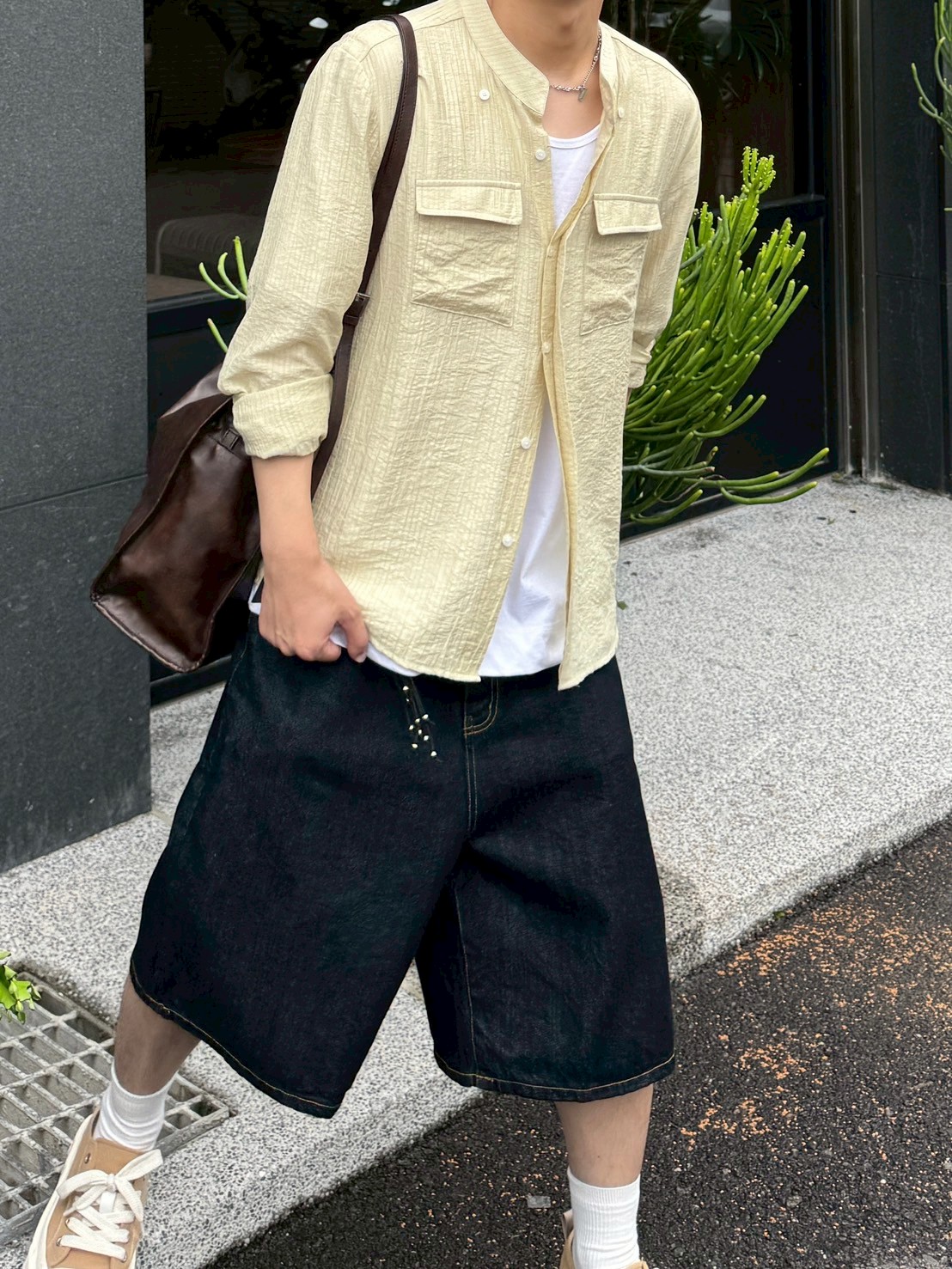 破壞條紋細節立領鈕釦造型襯衫_b5147dc7b7987fd2610127f44b06e76e.jpg