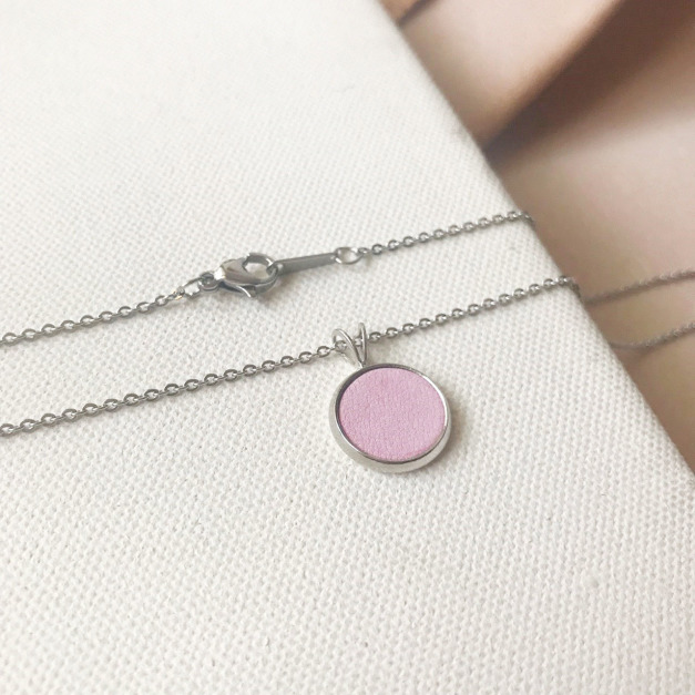 皮革鎖骨鏈｜字母A~Z｜復古銀框#12｜櫻花粉