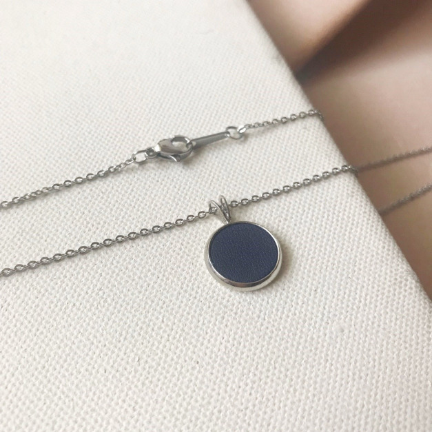 皮革鎖骨鏈｜字母A~Z｜復古銀框#12｜深藍