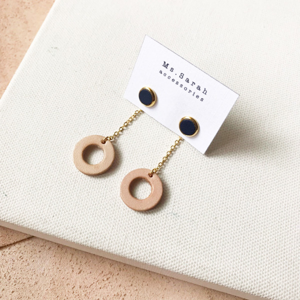 皮革耳環│圓框9號作品#6｜流蘇圓｜深藍搭原皮(可改夾)