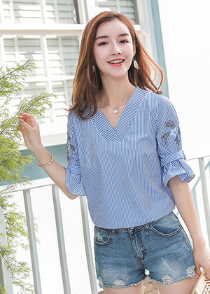 刺繡條紋V領上衣
