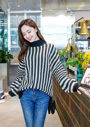 條紋燈籠袖毛衣