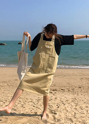 寬鬆吊帶大口袋牛仔連身裙