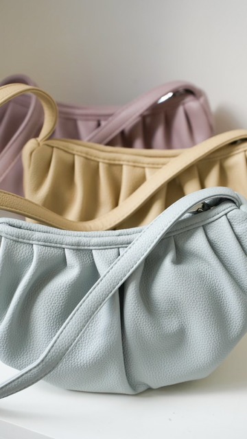 ➤皺摺拉鍊肩背包（3色）