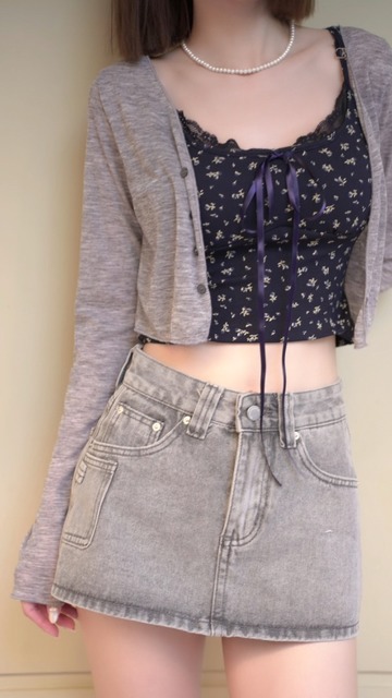 ➤深藍碎花背心搭配透氣十足棉質外套