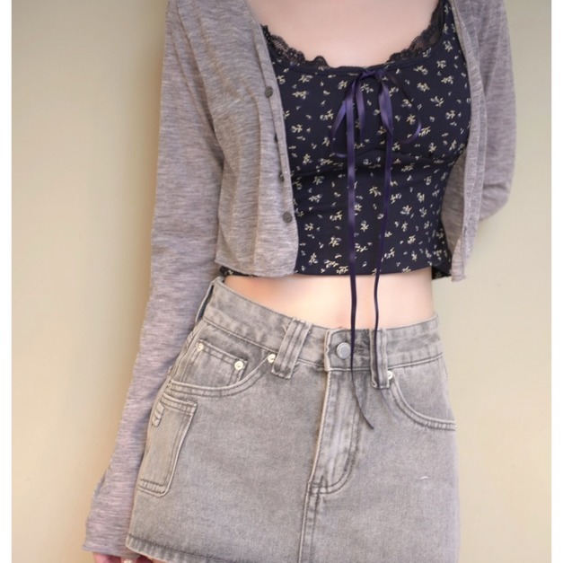 ➤深藍碎花背心搭配透氣十足棉質外套