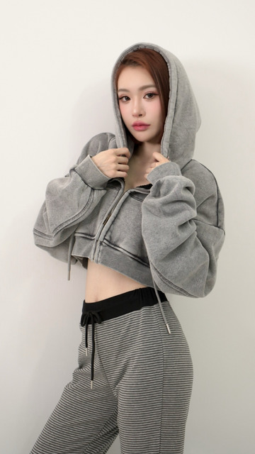 ➤時髦灰調刷色連帽內毛毛短版外套