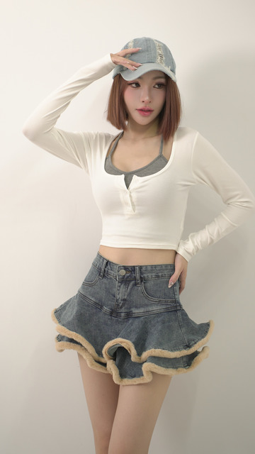 ➤吊脖拼色小釦副胸墊長袖上衣（3色）