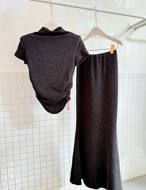 ➤氣質半領短袖上衣搭配鬆緊魚尾長裙