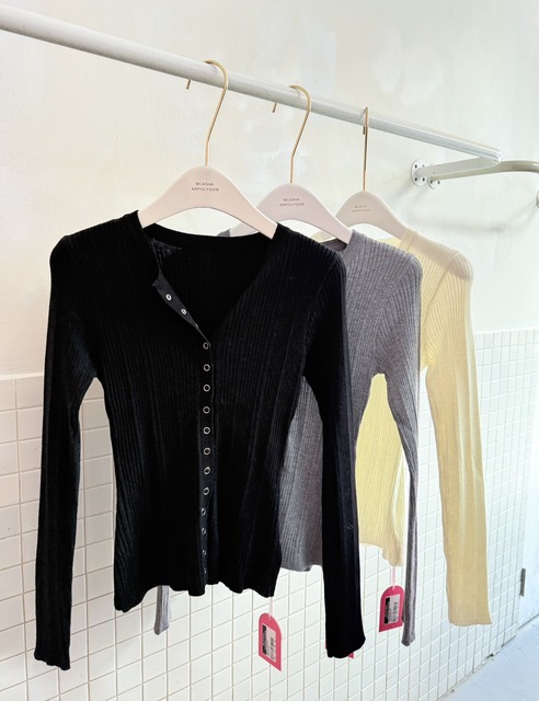 ➤柔軟針織排釦長袖上衣 (3色)