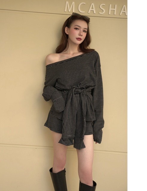 ➤寬領磨毛條紋綁腰上衣搭配鬆緊抽繩短褲