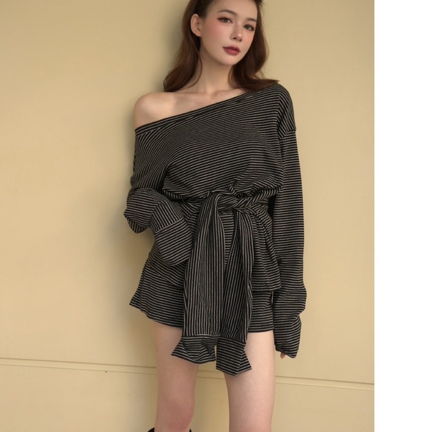 ➤寬領磨毛條紋綁腰上衣搭配鬆緊抽繩短褲