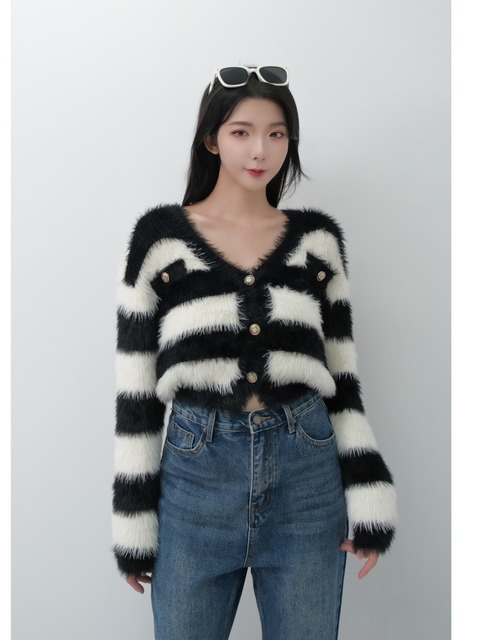 ➤正韓海馬毛質感銅釦V領毛衣(2色)