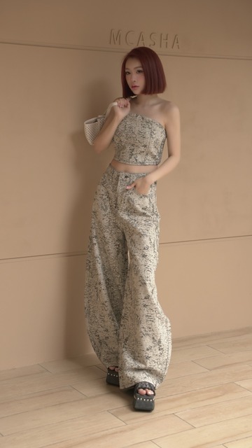 鑽鑽牛仔抹搭配高腰牛仔彎刀褲S~L