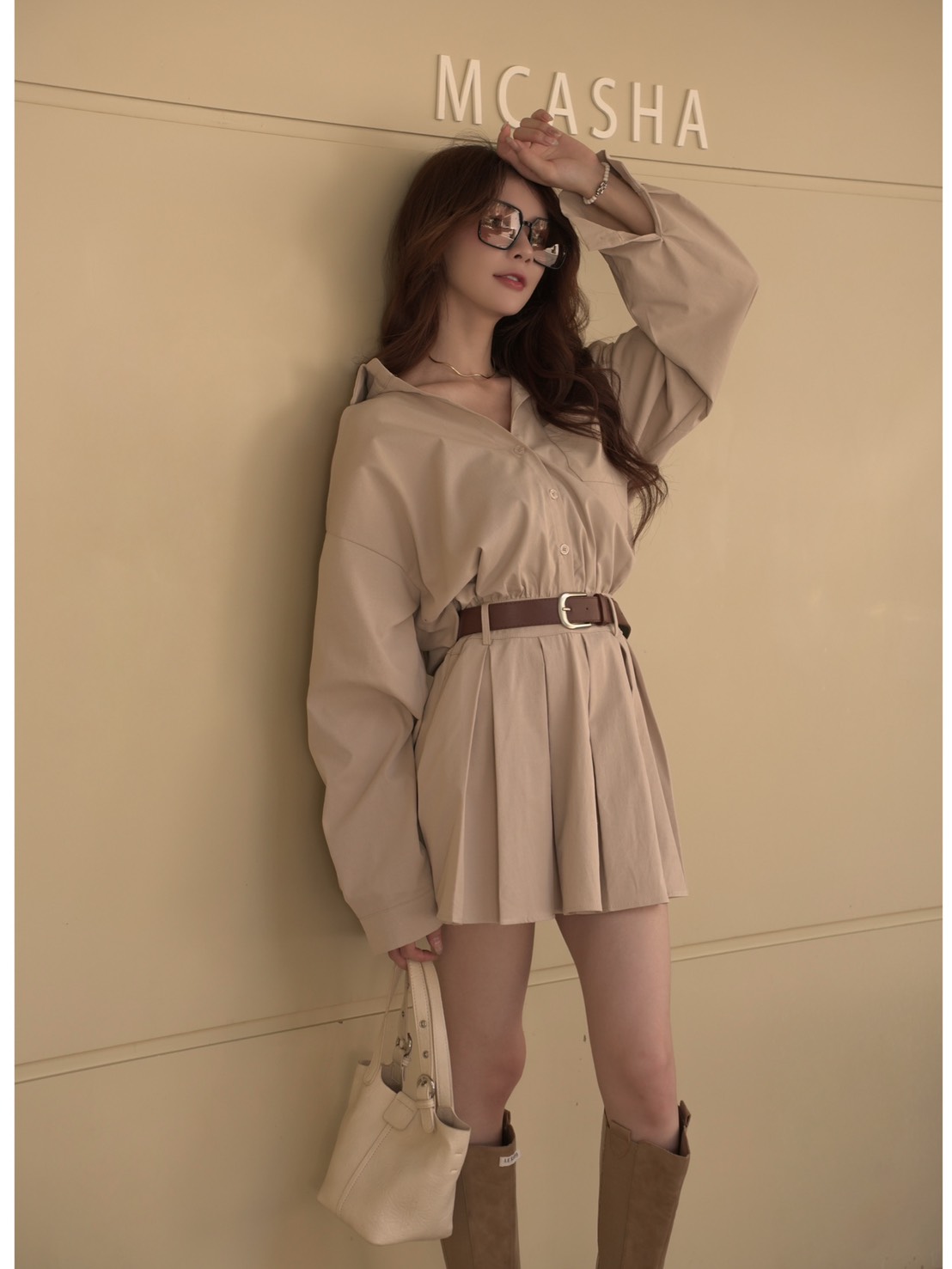 韓系露肩修身百褶連身皮帶短洋（2色）