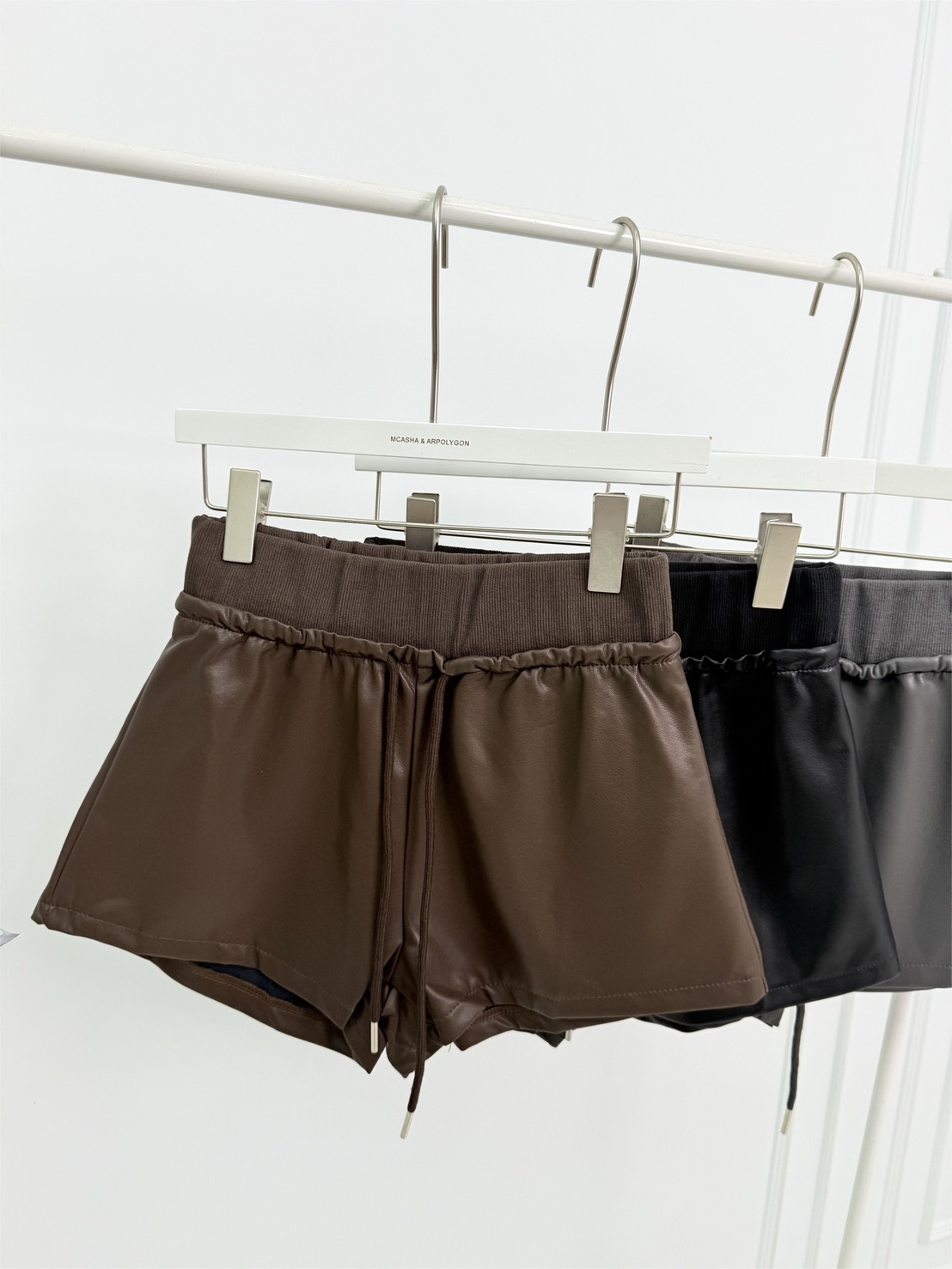 超推薦壓垮小腹抽繩鬆緊皮短褲 (3色)