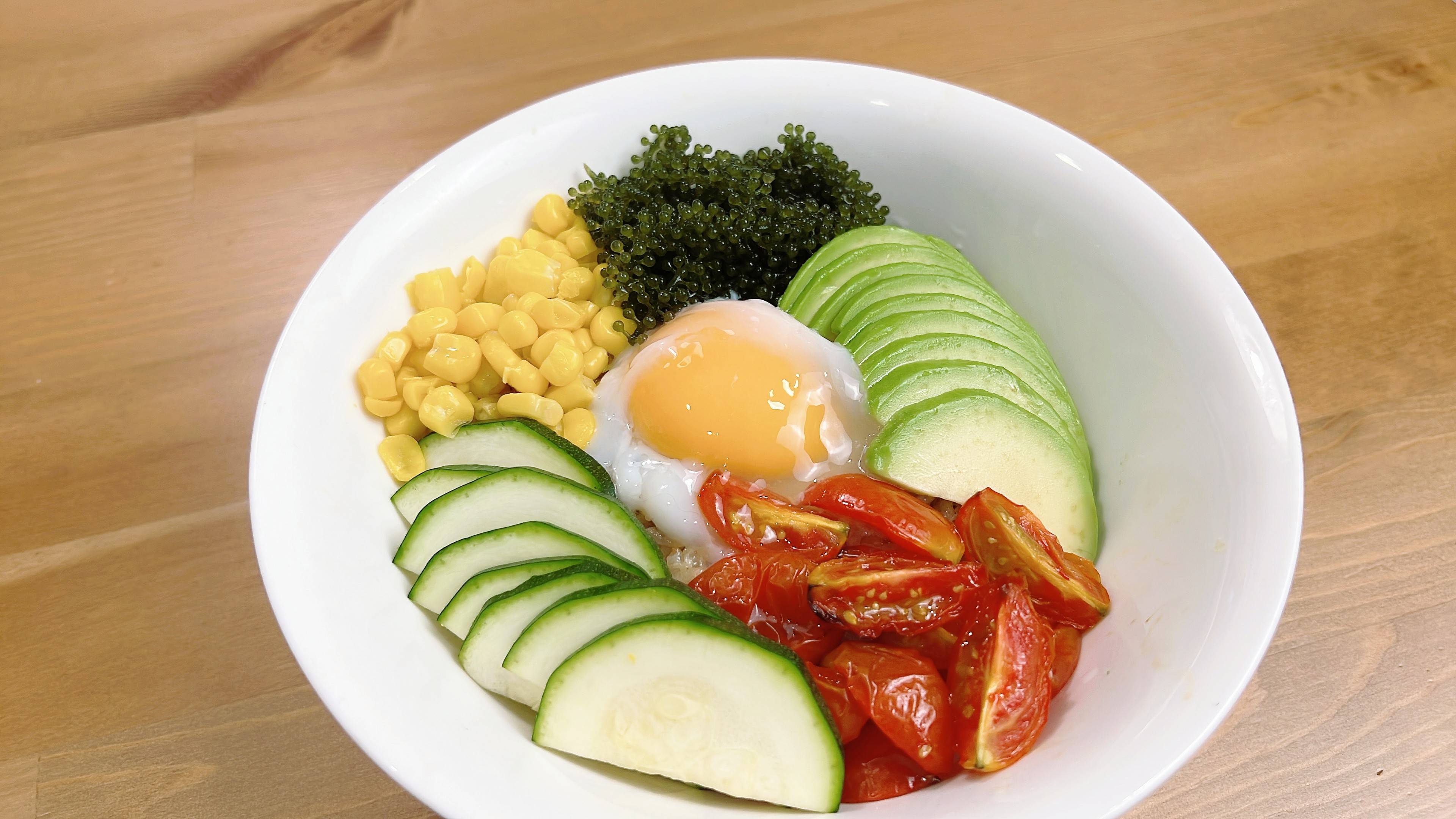 海葡萄繽紛拌飯｜金沙醬與脆彈海味的碰撞